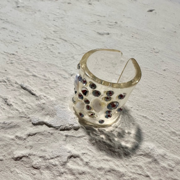 white crystal clear ring jewelry, acrylic ring - Picture 5 of 5